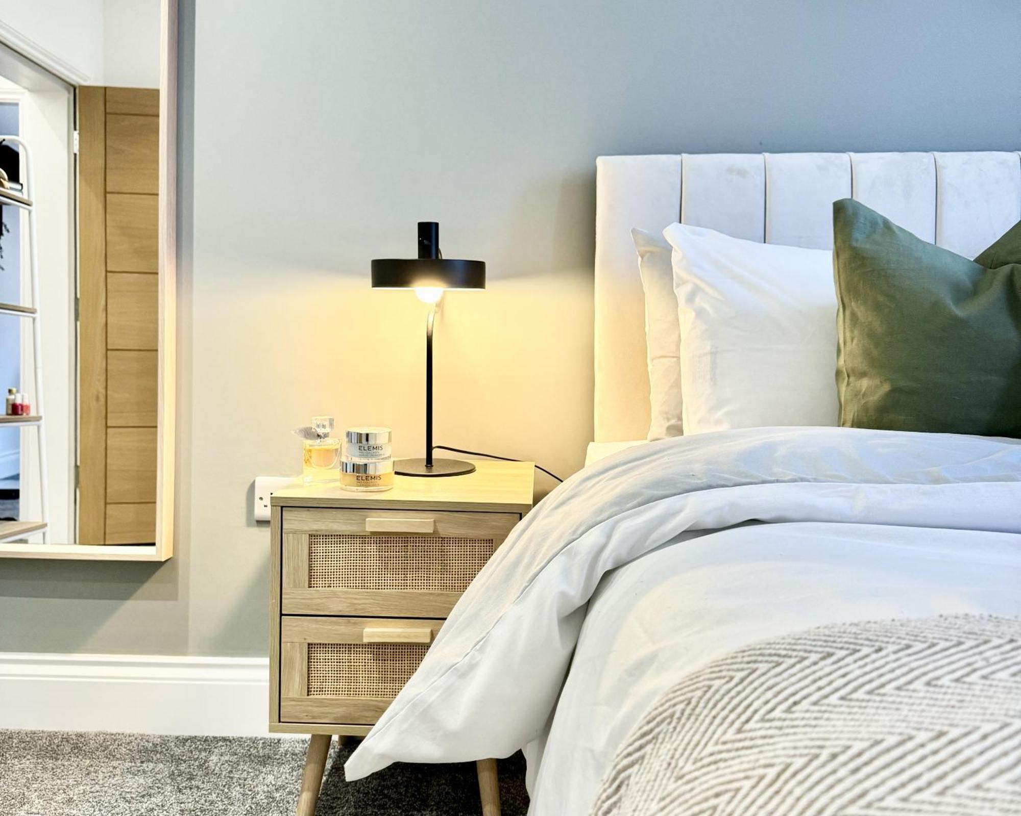 The Yorkshire Crown - Luxury Apartment - Free Parking Nearby Harrogate Extérieur photo